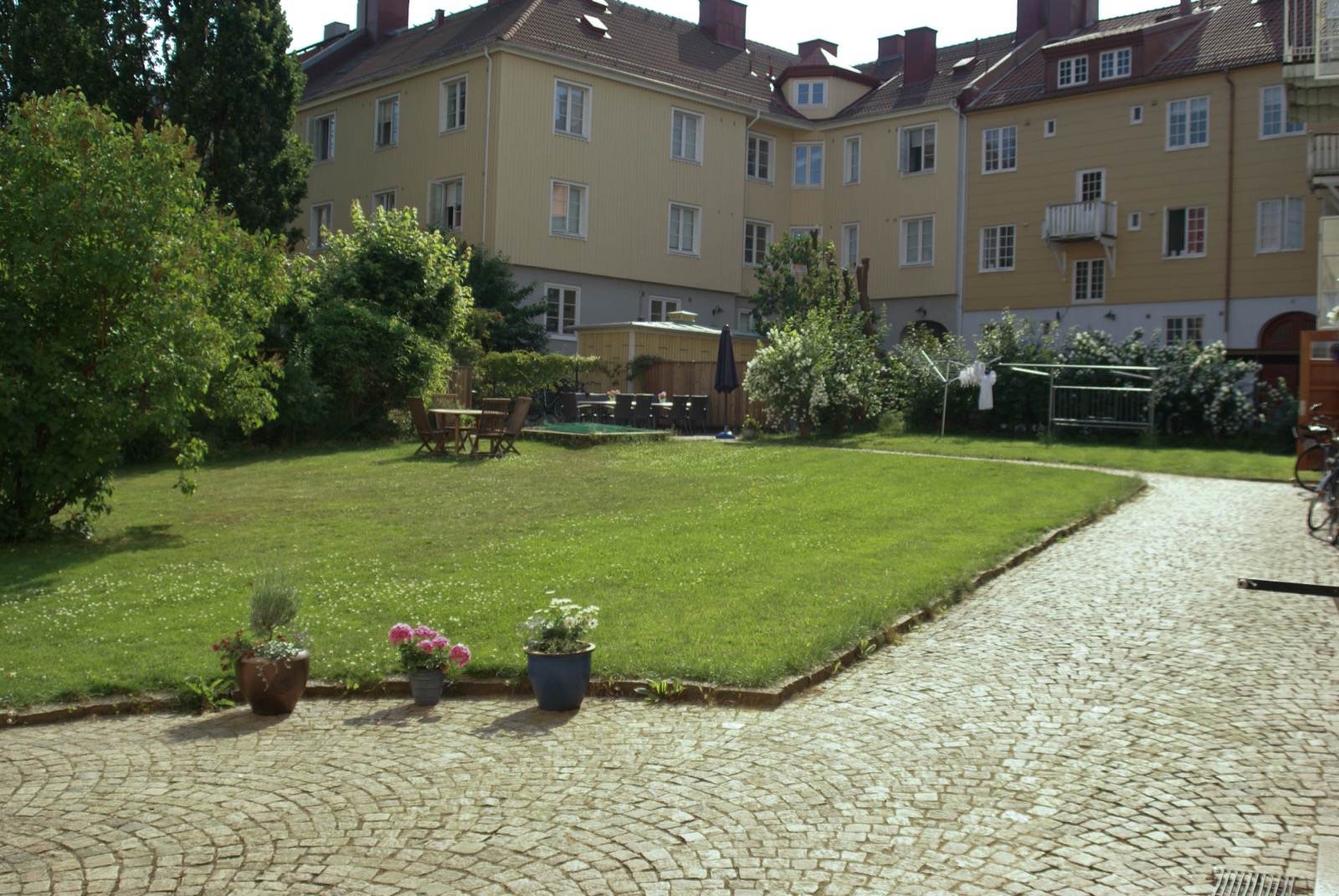 Innergården en sommardag